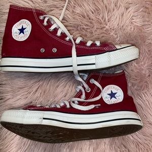 Maroon Hightop Converse size women’s 10.5!!!